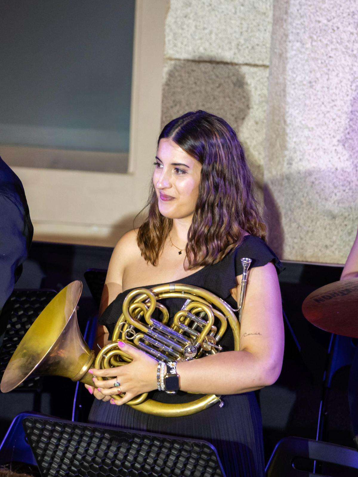 ANDREA - PROFESORA DE MUSIZÓN, PERCUBÓN, PIANO y TROMPA Academia Élite