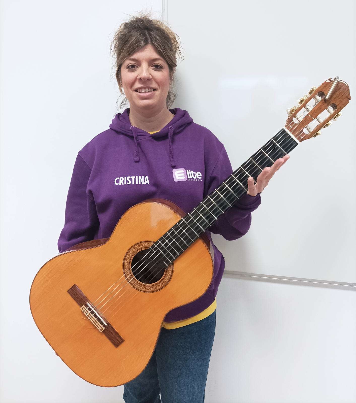 CRISTINA - PROFESORA DE GUITARRA, BANDURRIA Y LAÚD Academia Élite