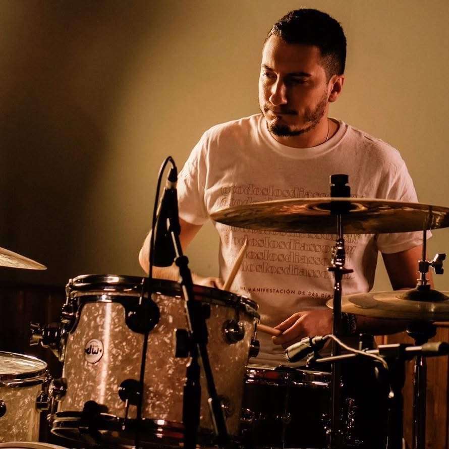 JAVIER - PROFESOR DE BATERÍA Academia Élite
