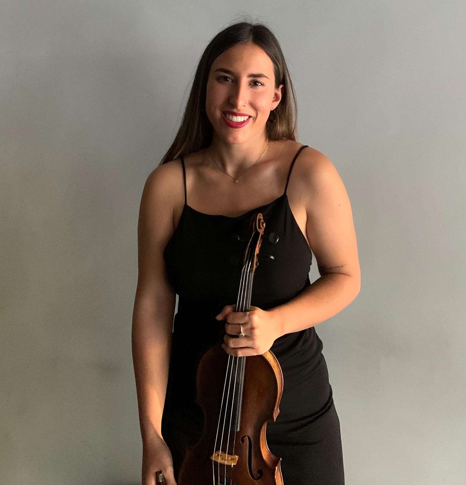 MARIA - PROFESORA DE VIOLÍN, GUITARRA, MUSIZÓN y PERCUBÓN_ Academia Élite