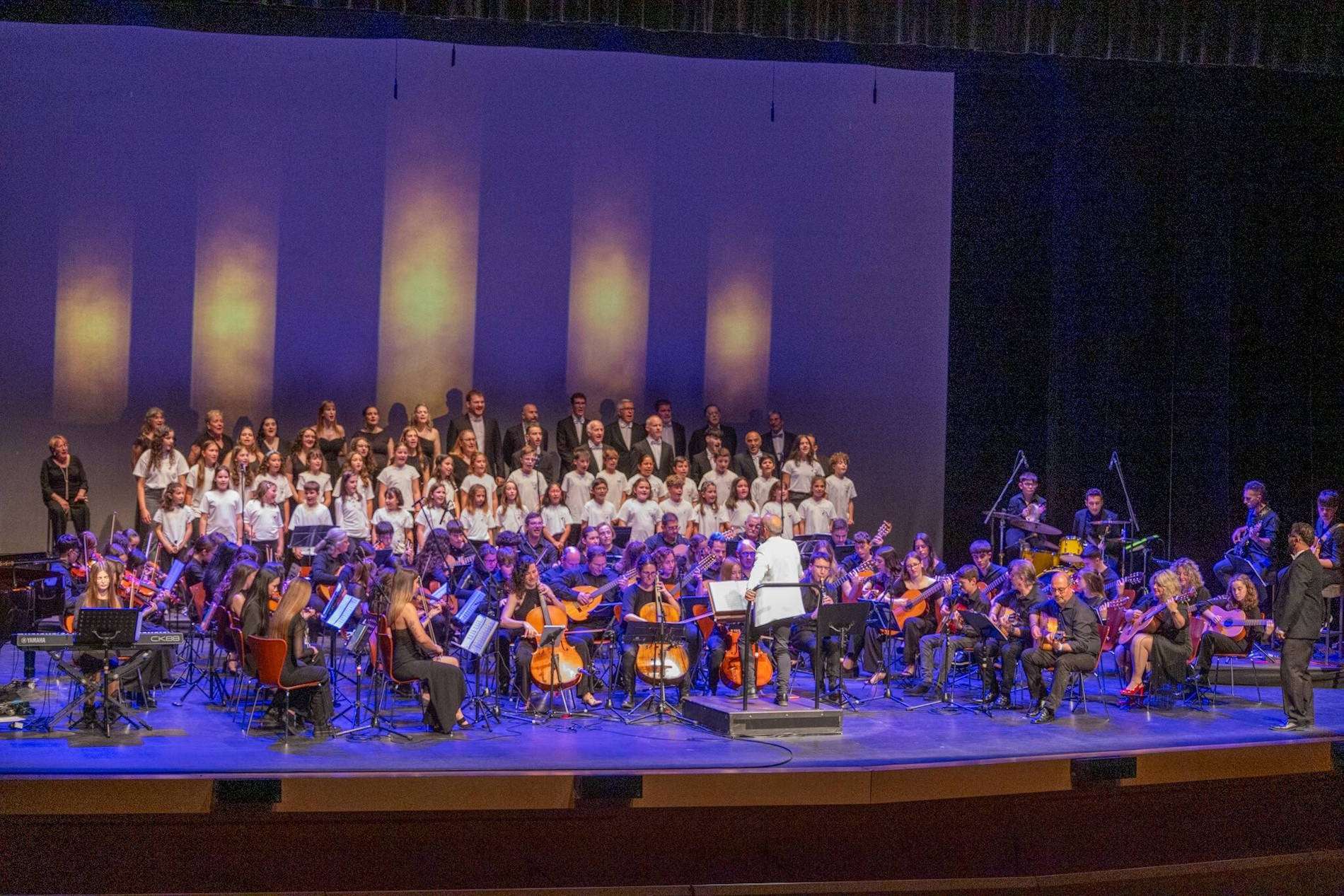 Academia Élite - Unidos por la Paz Academia Élite - Unidos por la Paz: Música para el Corazón